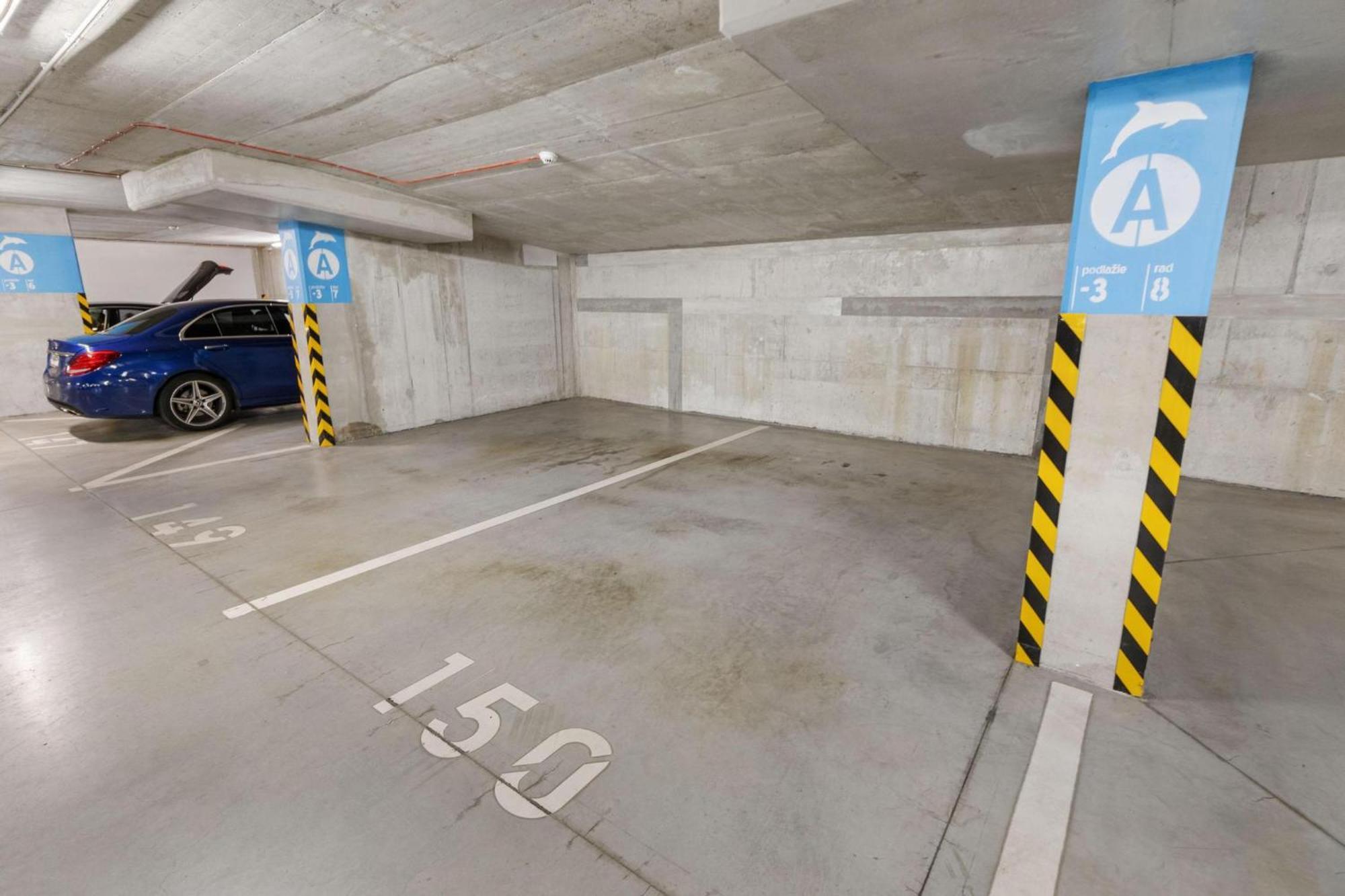 Sky Apartman In Bratislava - With 2 Parking Places 외부 사진